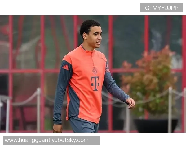 拜仁发布穆西亚拉康复训练照片展现积极恢复状态